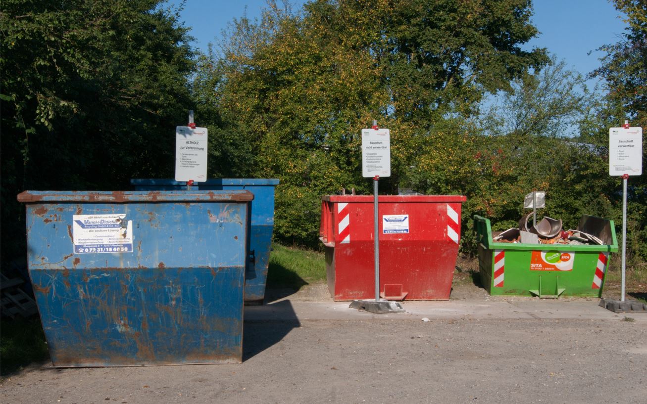 Container auf Recyclinghof