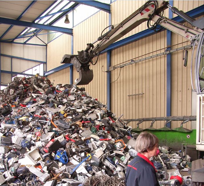 Elektroschrott beim Verwertungsbetrieb Süd-Rec in Illingen